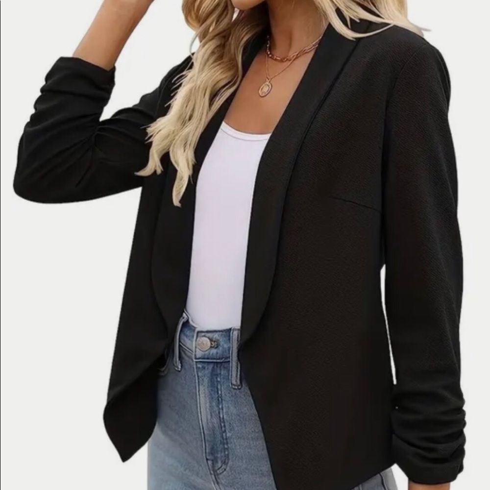 Women’s Ruched Sleeve Blazer 🔥
